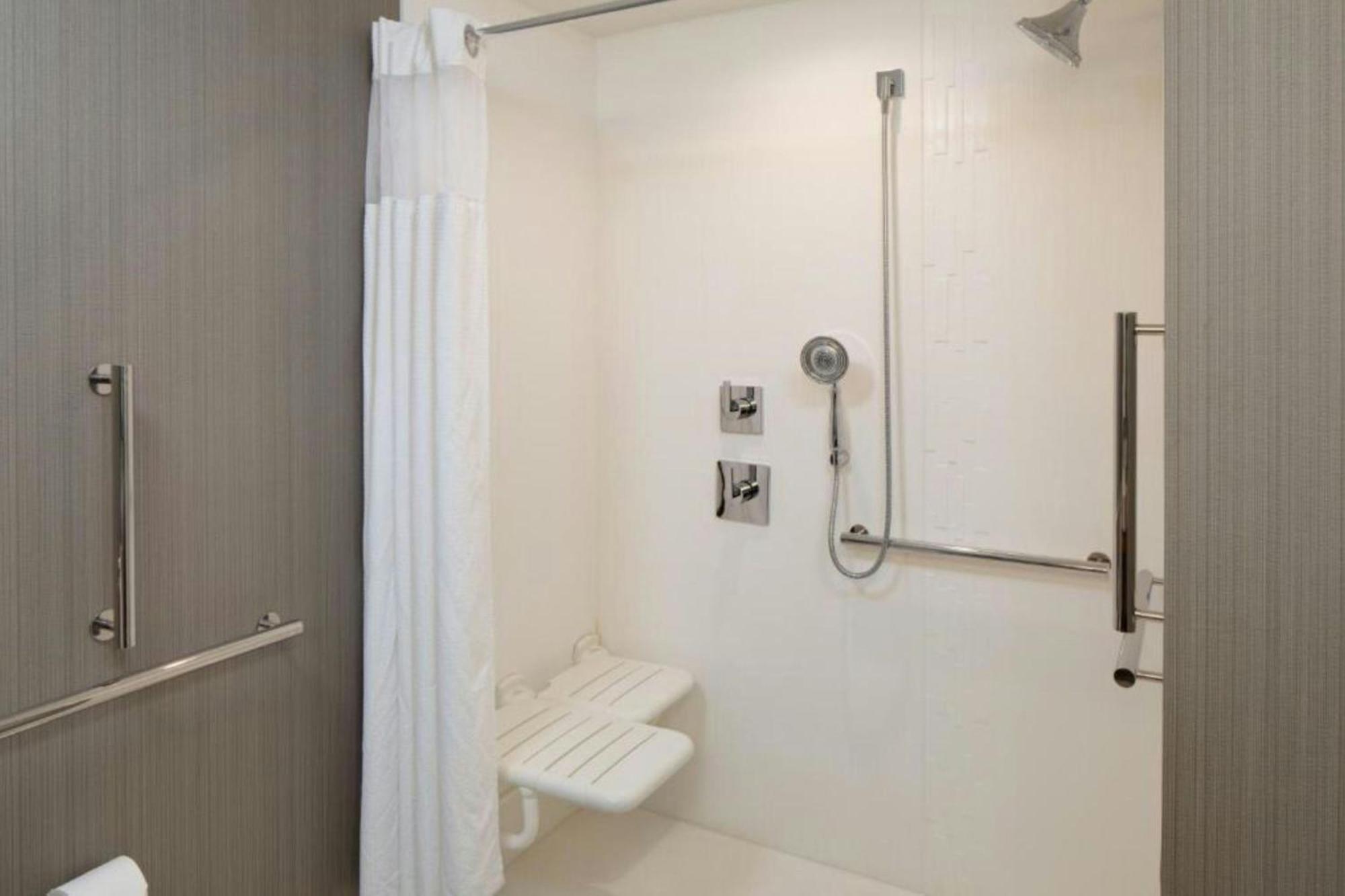 מלון פרמינגטון הילס Courtyard By Marriott Detroit Farmington מראה חיצוני תמונה